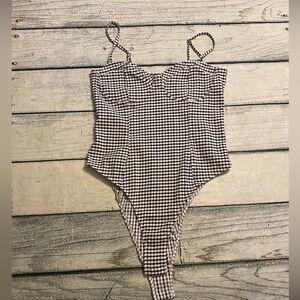 H&M black and white houndstooth bodysuit. M